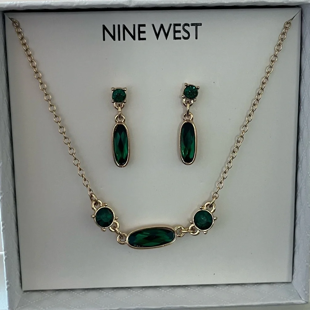 Nine West Gold and Green Earring Emerald Green Color - Picture 9 of 9